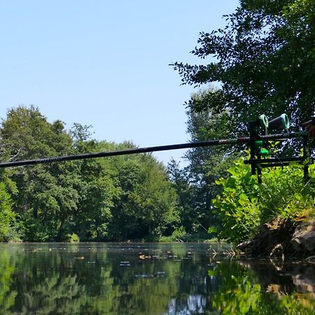 Camping Les Lacs De Courtes Hotel Estang Exterior photo