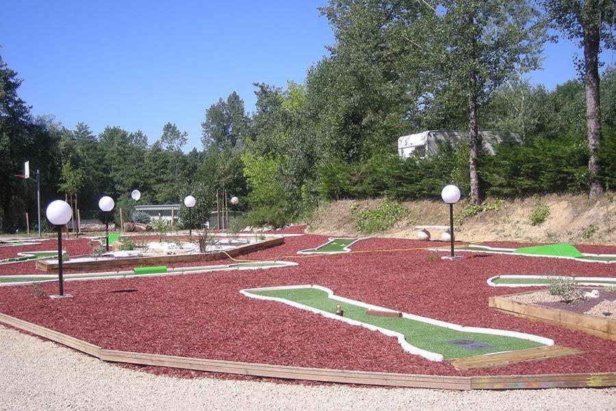 Camping Les Lacs De Courtes Hotel Estang Exterior photo