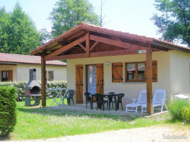 Camping Les Lacs De Courtes Hotel Estang Exterior photo