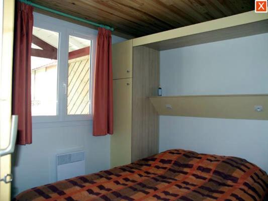 Camping Les Lacs De Courtes Hotel Estang Exterior photo