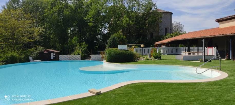 Camping Les Lacs De Courtes Hotel Estang Exterior photo