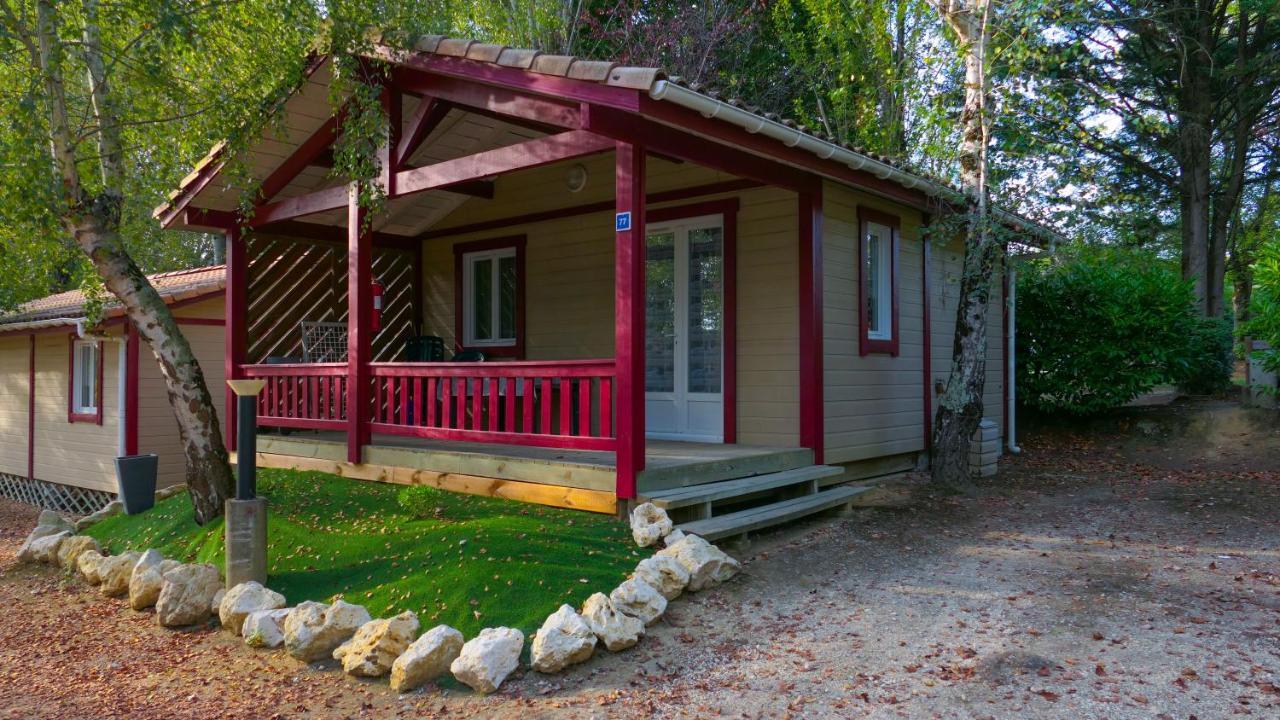 Camping Les Lacs De Courtes Hotel Estang Exterior photo