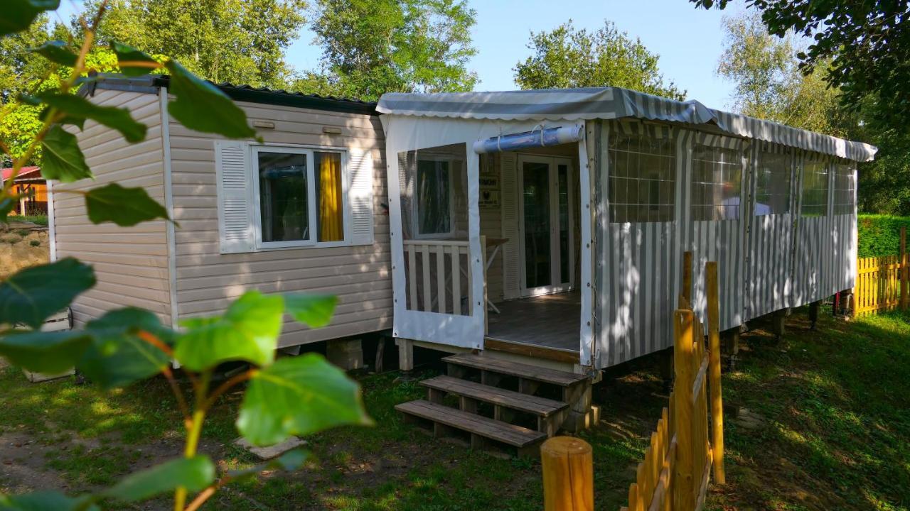 Camping Les Lacs De Courtes Hotel Estang Exterior photo