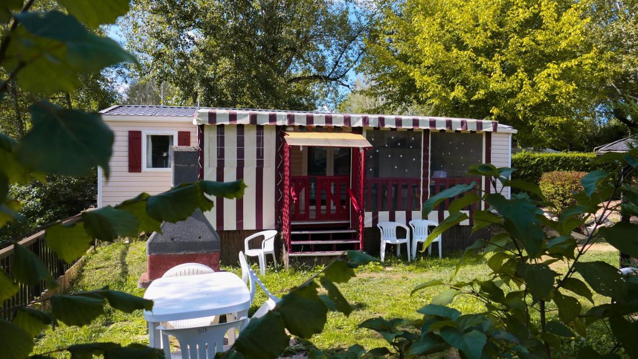Camping Les Lacs De Courtes Hotel Estang Exterior photo