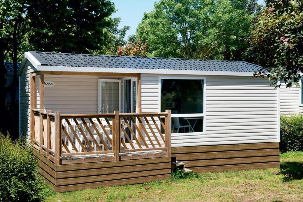 Camping Les Lacs De Courtes Hotel Estang Exterior photo