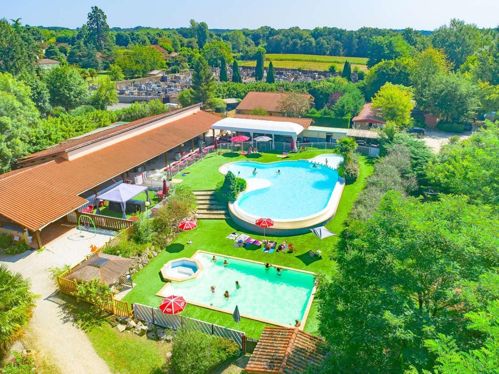 Camping Les Lacs De Courtes Hotel Estang Exterior photo